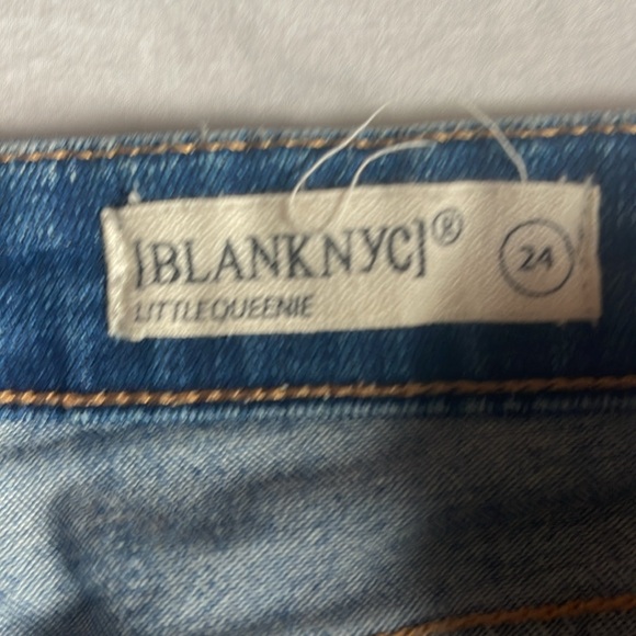 Blank NYC distressed jean shorts size 24. Stretchy Little Queenie GUC - Picture 4 of 5